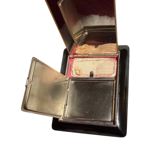 Vintage Black and Gold Makeup Compact with Mirror and Powder Puff Pocket Mirror - Picture 4 of 4
